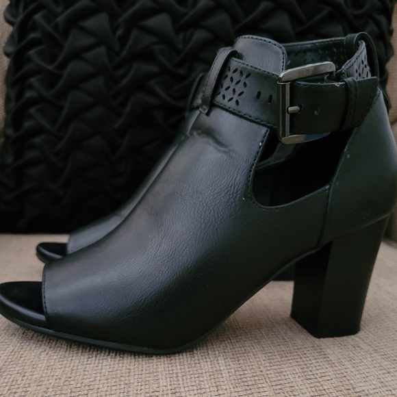 SOLE SENSEABILITY MEMORY FOAM PEEP TOE BOOTIES - Picture 9 of 11